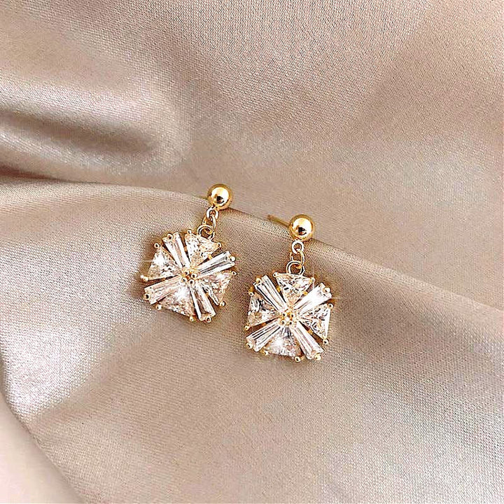 Luksuriøse Cubic Zirconia Øreringe i Guld