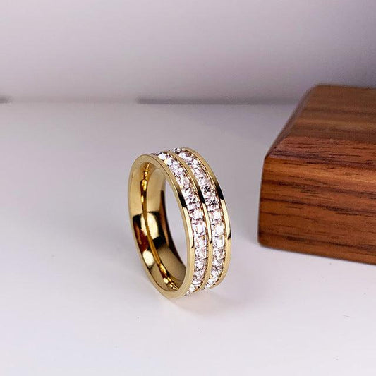 Elegant ring med dobbelt zirconia indlæg