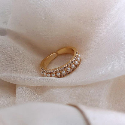 Luksusring lavet af guld og perler