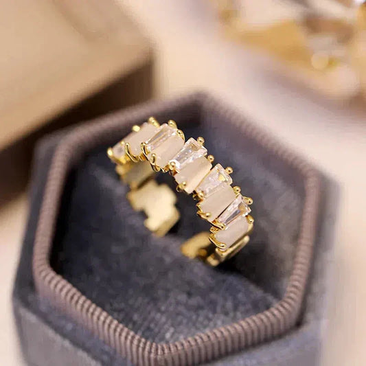 Elegant ring med indlagt zirkonia