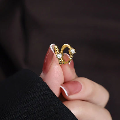 Zara Øreringesæt | Rund Zirkon-ring og Blomsterdesign