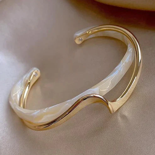 Hvid Opal Elegant Gyldent Armbånd