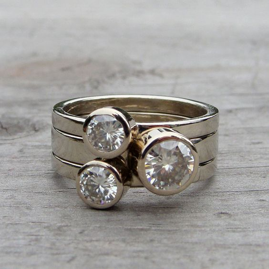 Vintage ring med triple zirkonia