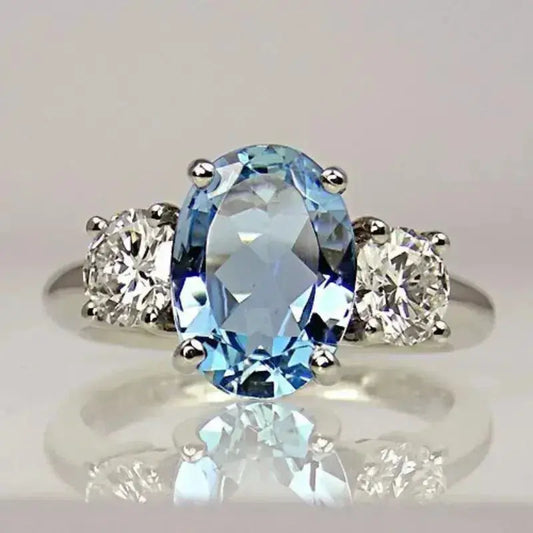 Ring med blå diamantkrystal i sølv