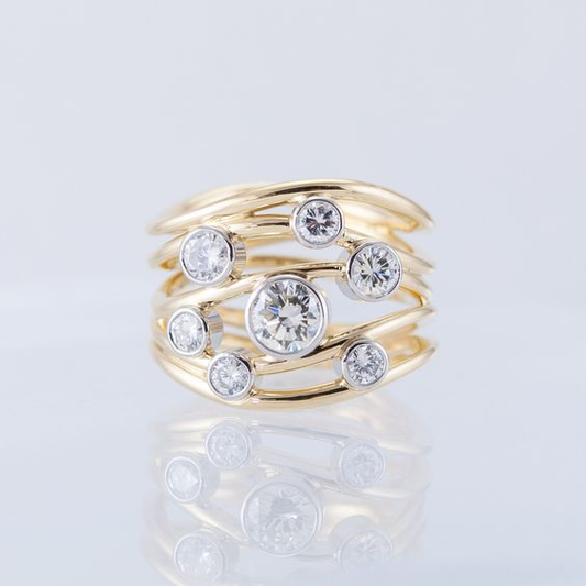 Gylden multi-lags ring med vintage krystaller
