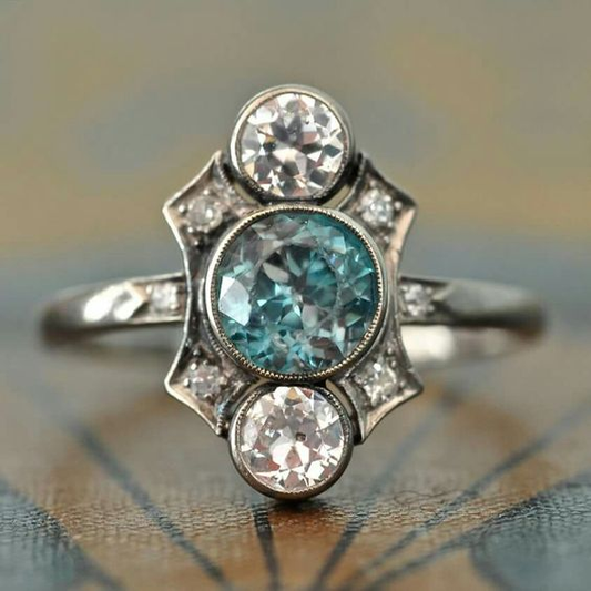 Ring med blå og hvide krystaller i vintage sølv