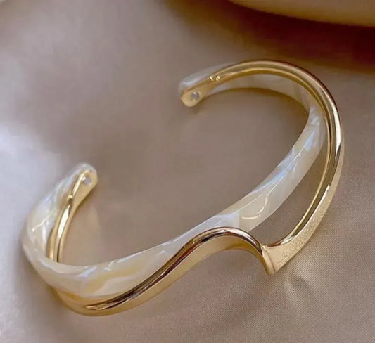 Hvid opal elegant gylden armbånd